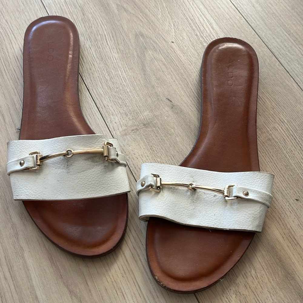 Aldo slides